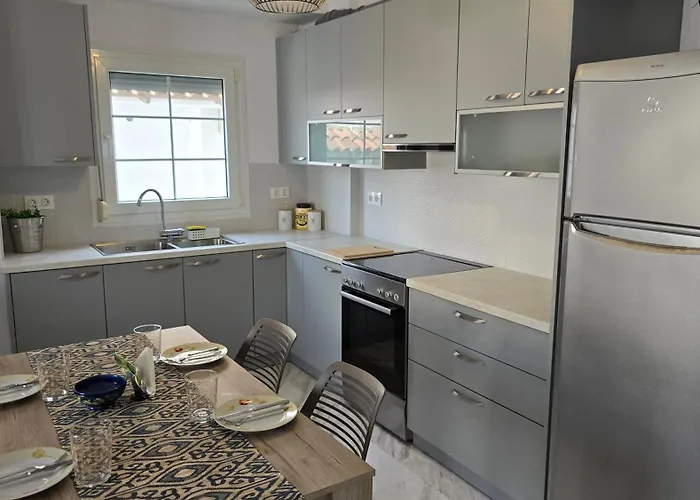 Beta-comfortable 100m From The By Optimum Link Apartamento