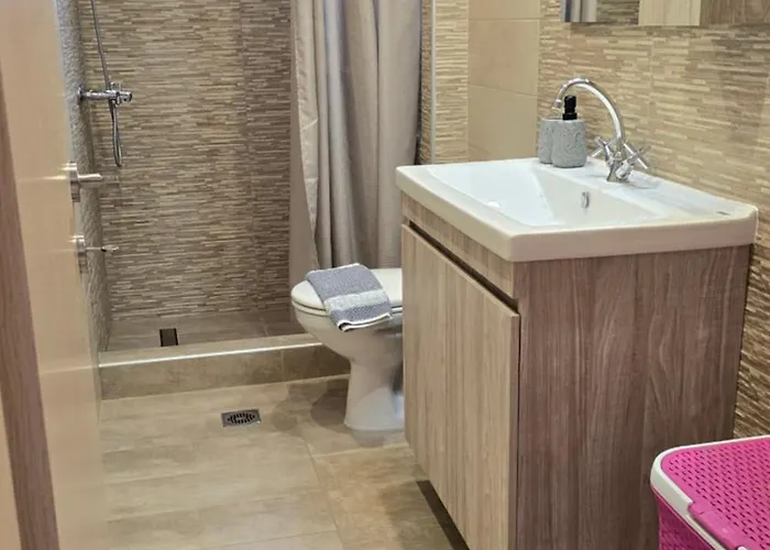 Beta-comfortable 100m From The By Optimum Link Apartamento *